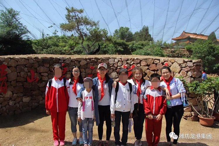 愛心成就夢想 助學(xué)點燃希望—龍港集團(tuán)愛心助學(xué)公益活動