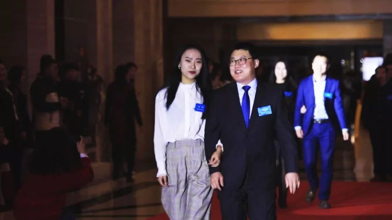 “感恩相伴?筑夢同行”——龍港集團(tuán)2019新春年會盛大舉行！