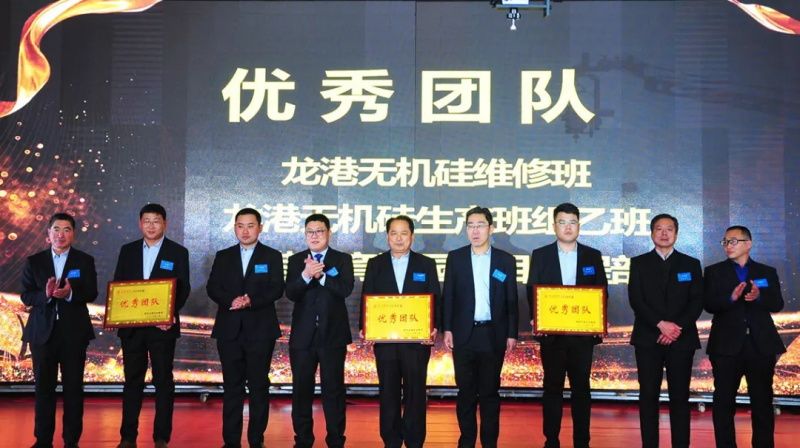 “感恩相伴?筑夢同行”——龍港集團(tuán)2019新春年會盛大舉行！