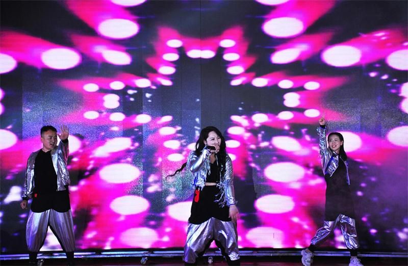 “感恩相伴?筑夢同行”——龍港集團(tuán)2019新春年會盛大舉行！