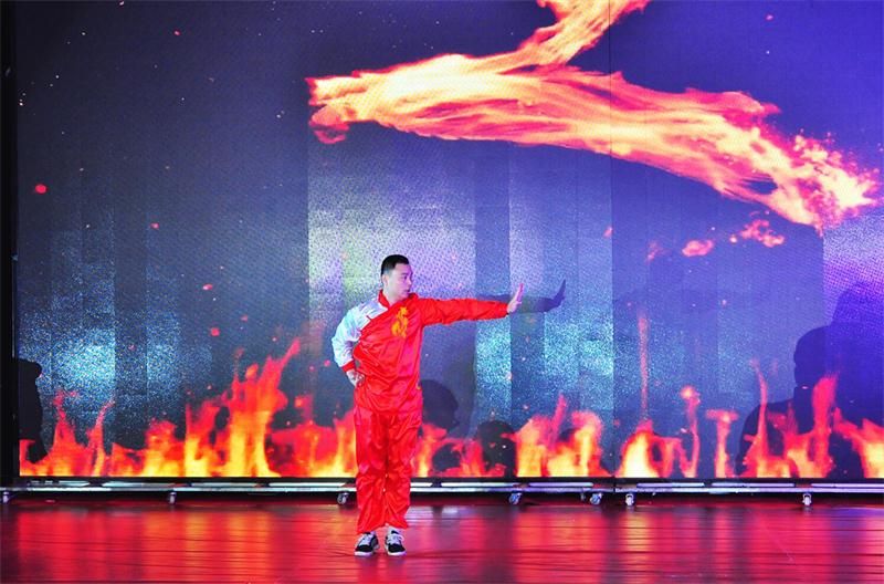 “感恩相伴?筑夢同行”——龍港集團(tuán)2019新春年會盛大舉行！