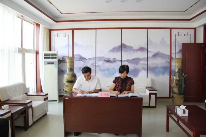 校企聯(lián)袂，共筑教育——“龍港·育秀園”又一教育教學(xué)獎勵基金簽約儀式圓滿完成！