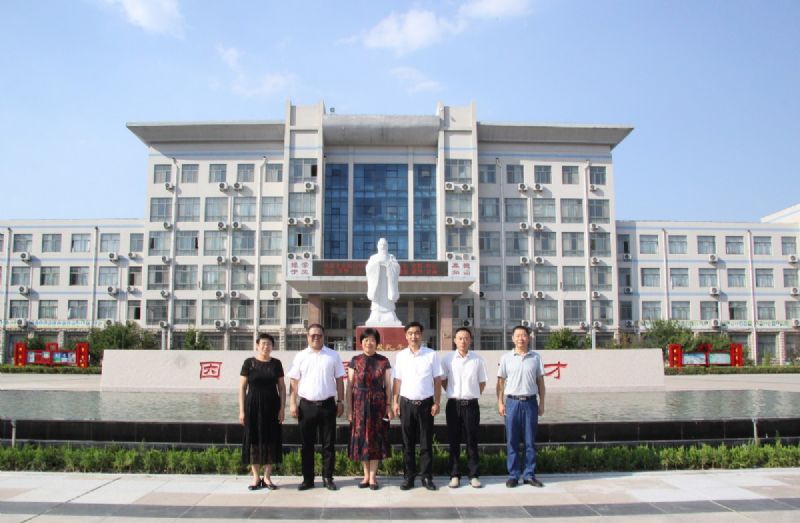 校企聯(lián)袂，共筑教育——“龍港·育秀園”又一教育教學(xué)獎勵基金簽約儀式圓滿完成！