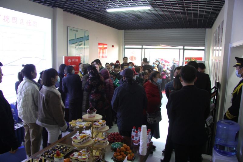 人山人海，瘋狂搶購丨直擊龍港·育德園開盤火爆現(xiàn)場！