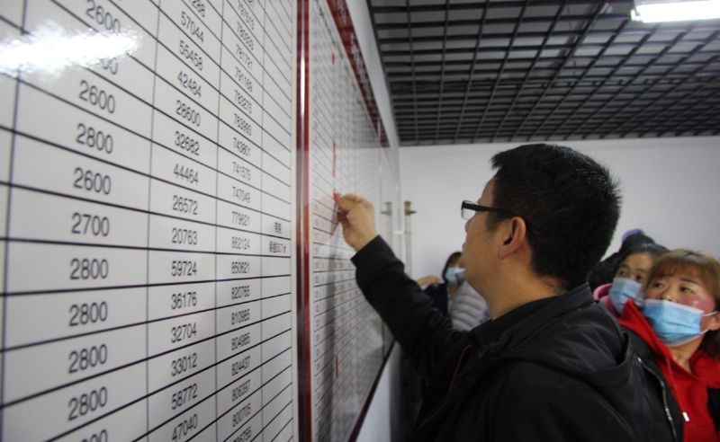 人山人海，瘋狂搶購丨直擊龍港·育德園開盤火爆現(xiàn)場！