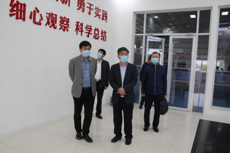 濰坊市財政局黨組書記、局長王金祥一行到龍港硅業(yè)公司調研