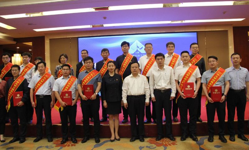 濰坊龍港集團董事長王敬偉榮獲“風箏都zui美科技工作者”！