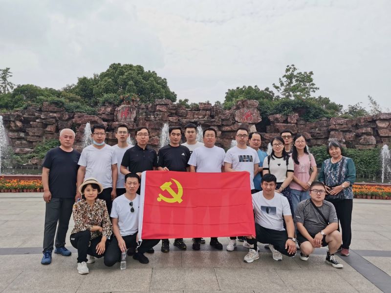 重溫黨史 堅(jiān)定信念 熔煉團(tuán)隊(duì) 共創(chuàng)未來(lái)——龍港集團(tuán)開(kāi)展紅色主題團(tuán)建活動(dòng)