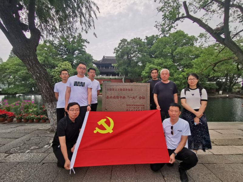 重溫黨史 堅(jiān)定信念 熔煉團(tuán)隊(duì) 共創(chuàng)未來(lái)——龍港集團(tuán)開(kāi)展紅色主題團(tuán)建活動(dòng)