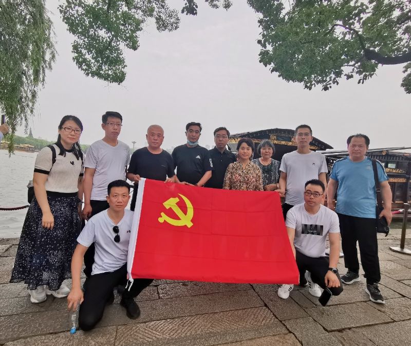 重溫黨史 堅(jiān)定信念 熔煉團(tuán)隊(duì) 共創(chuàng)未來(lái)——龍港集團(tuán)開(kāi)展紅色主題團(tuán)建活動(dòng)