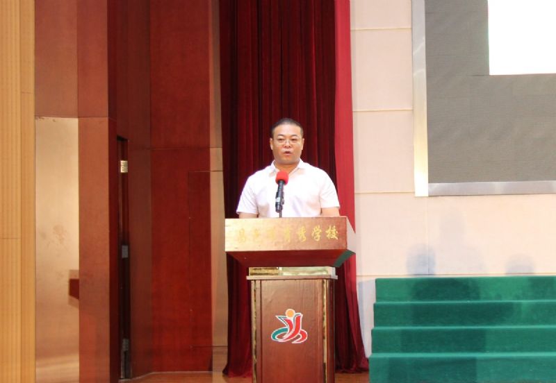 “龍港·育秀園”獎勵基金頒獎儀式暨育秀學(xué)校教師節(jié)表彰大會隆重舉行！